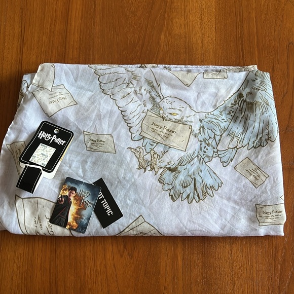 Hot Topic Accessories - Harry Potter Hogwarts Owl Letter Scarf Hot Topic
